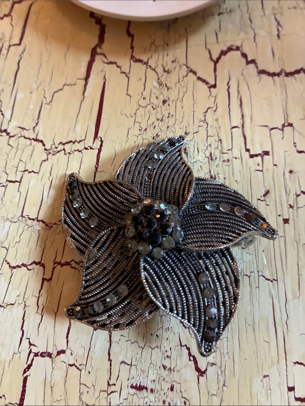6 pairs of earrings and hair clip with stones - Picture 4 of 7